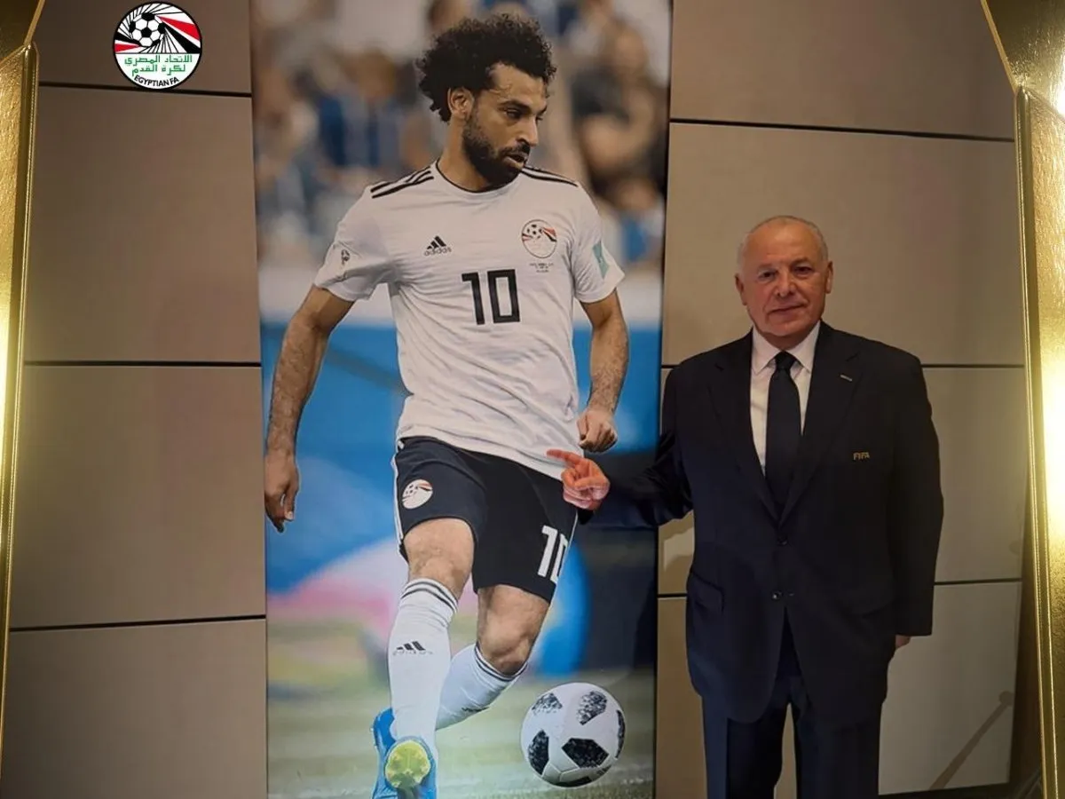 أبو ريدة يتواصل مع صلاح للاطمئنان على حالته الصحية