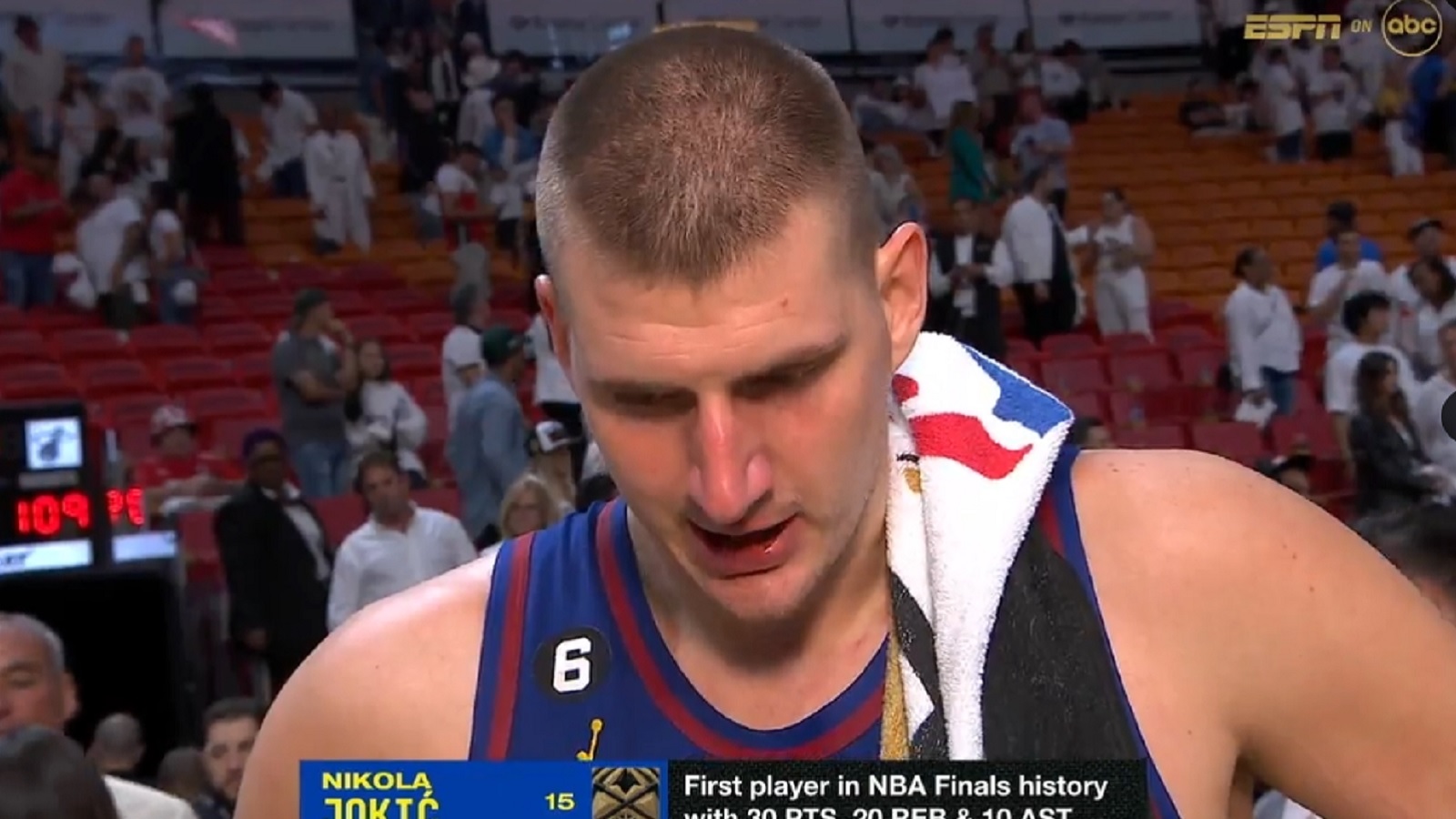 Réaction de Jokic à l'éloge de Clark en basket-ball