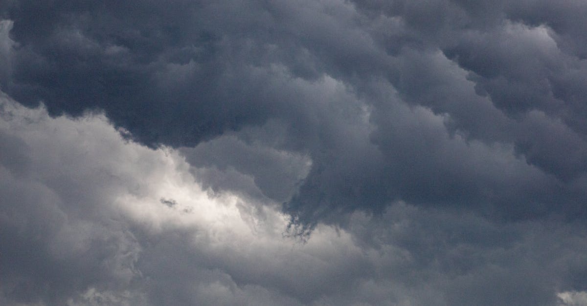 الأرصاد تحذر من الأمطار الغزيرة وتأثيرها على الشوارع