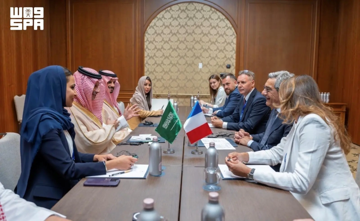 السعودية تعزز التعاون السياحي مع فرنسا وإندونيسيا