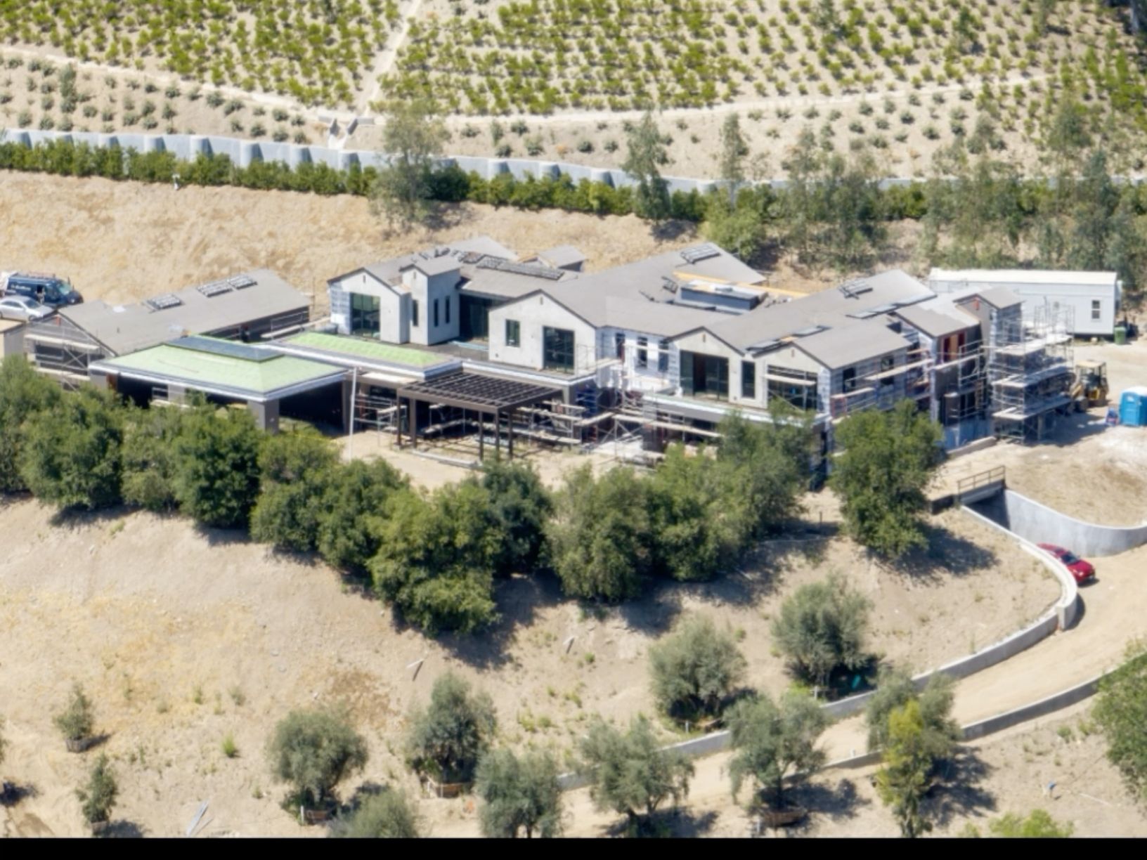 كايلي جينر تبيع قصرها الفاخر في كاليفورنيا