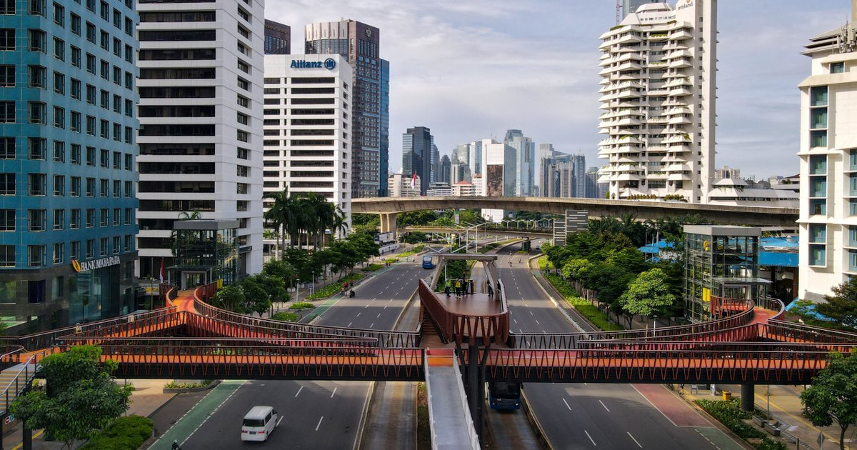 Deteriorating Pedestrian Bridge in Kampung Rambutan