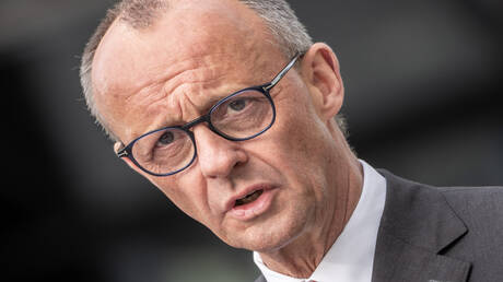 ميرتس يستعد للقاء ترامب بعد درس من زيلينسكي