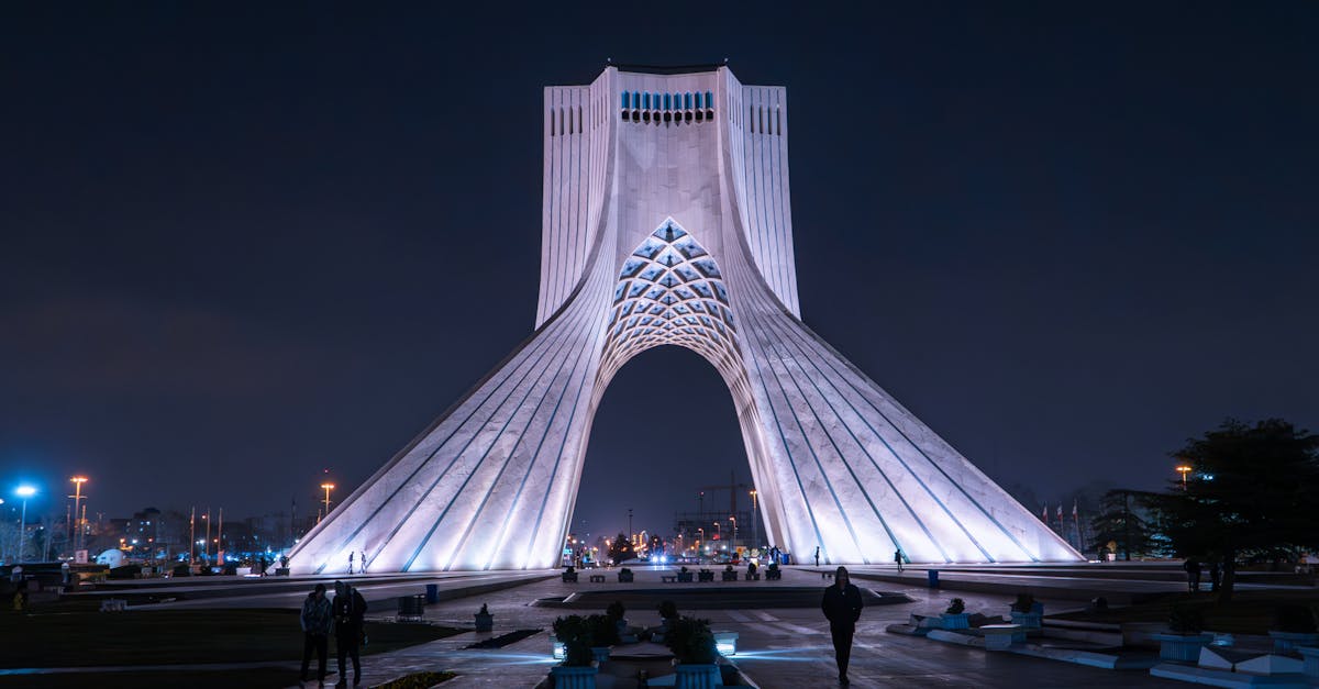 ترامب يرفض هدنة مع إيران قبل موعد حاسم