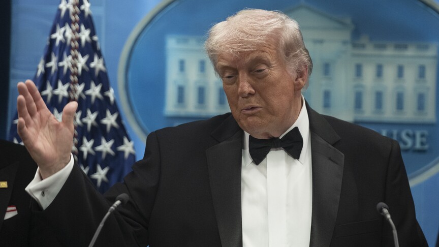 ترامب يكشف عن حالة انهيار إيران ومطالب بفتح هرمز