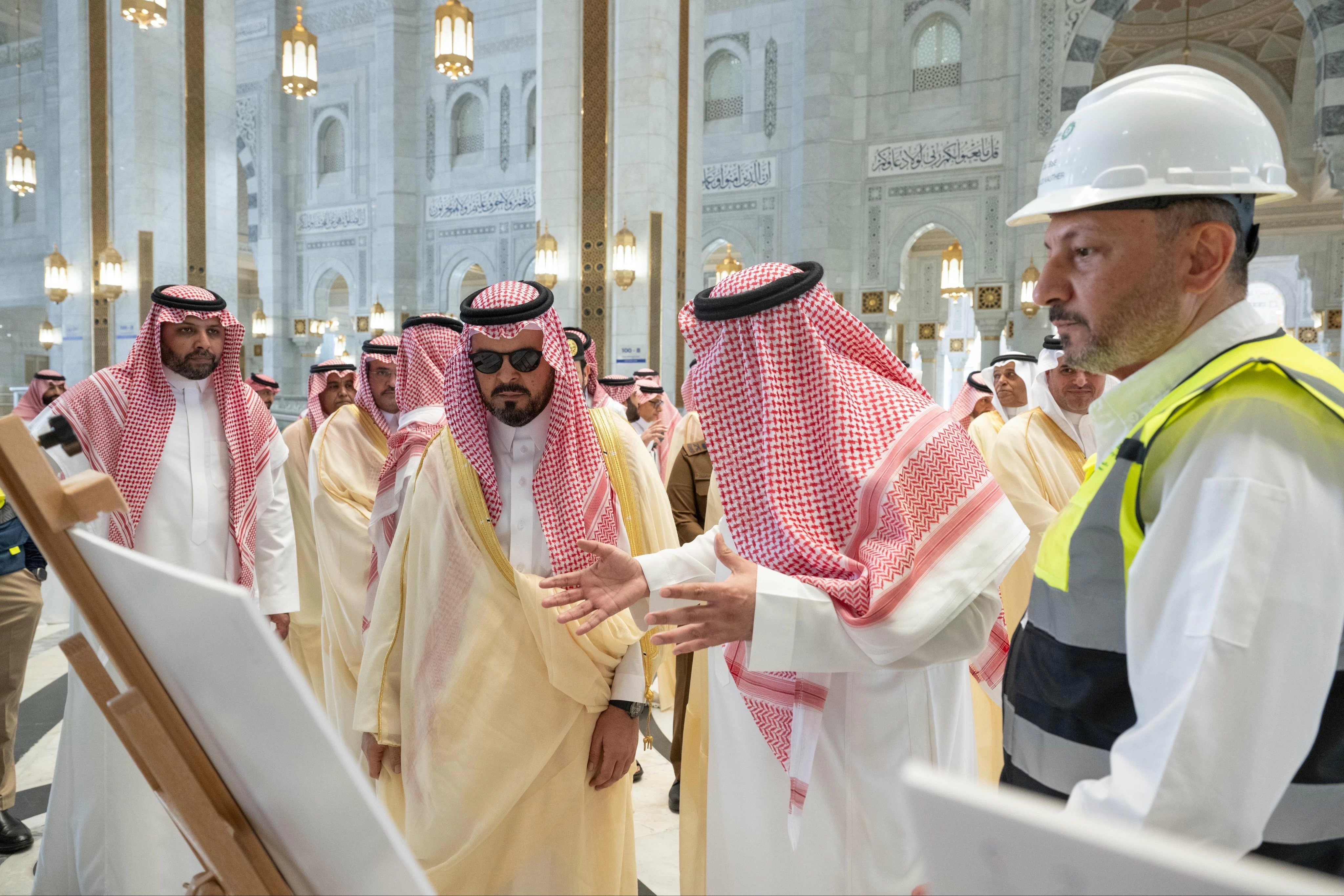 تفقد مركز استقبال الحجاج وزيارة المسجد الحرام