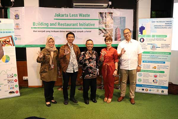 فصل النفايات في جاكرتا الغربية لتحقيق الاستدامة