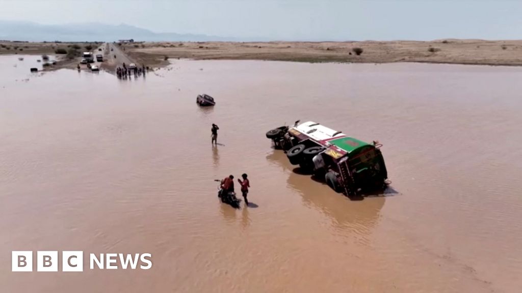 Severe floods in Yemen claim 17 lives and displace families
