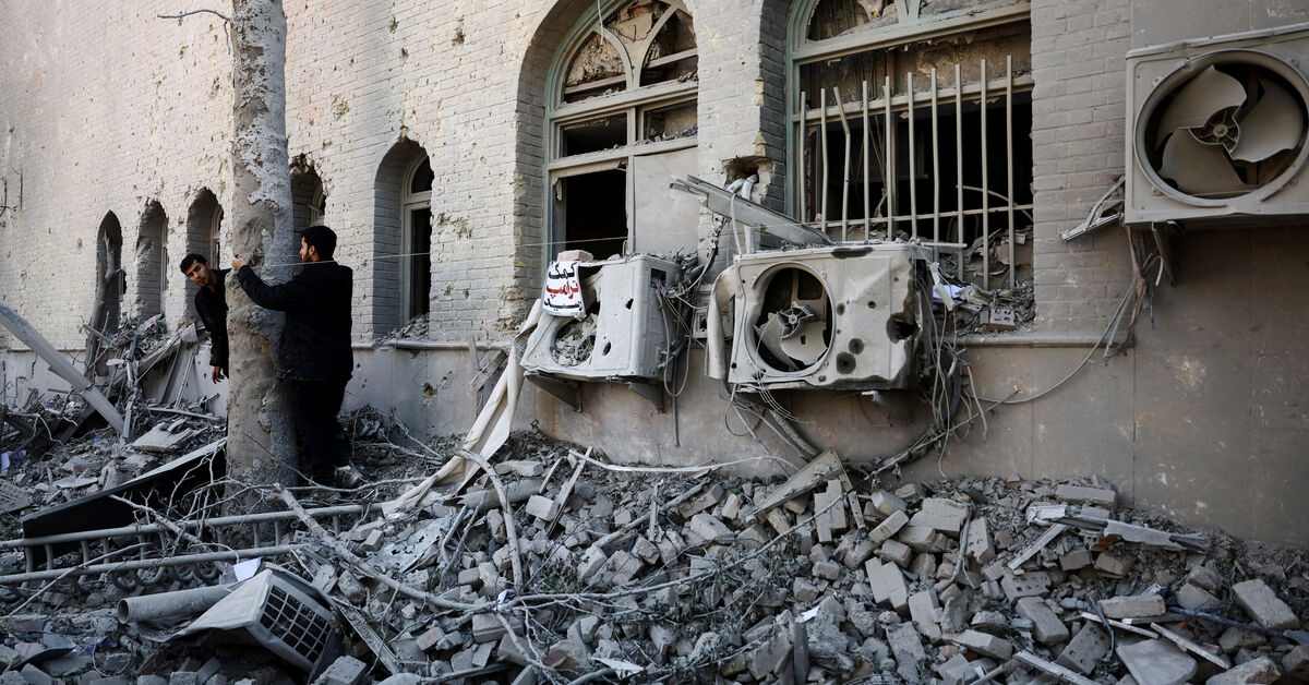 جهود دبلوماسية بين الولايات المتحدة وإيران وسط تصعيد عسكري