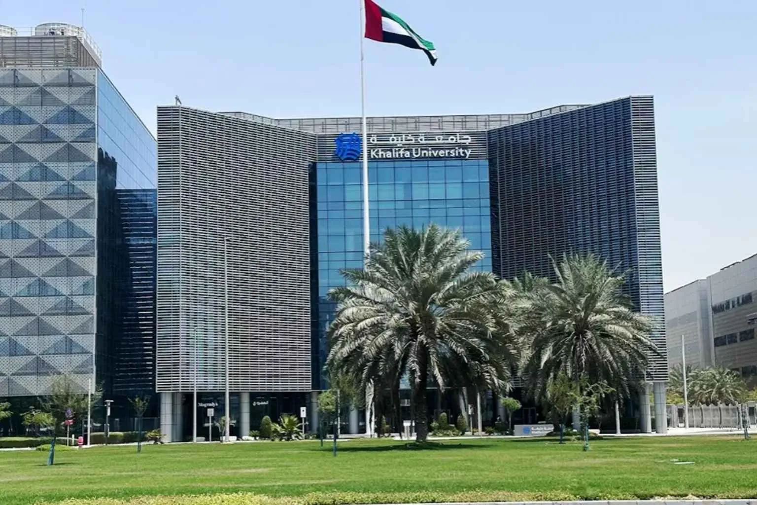 فرص الرعاية والمنح الدراسية لطالبات تقنية خليفة أ