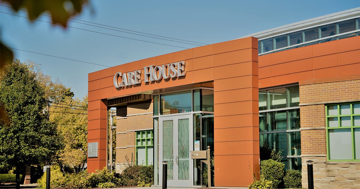 محافظ بورسعيد يوجه بتجهيز وحدات رعاية الأطفال