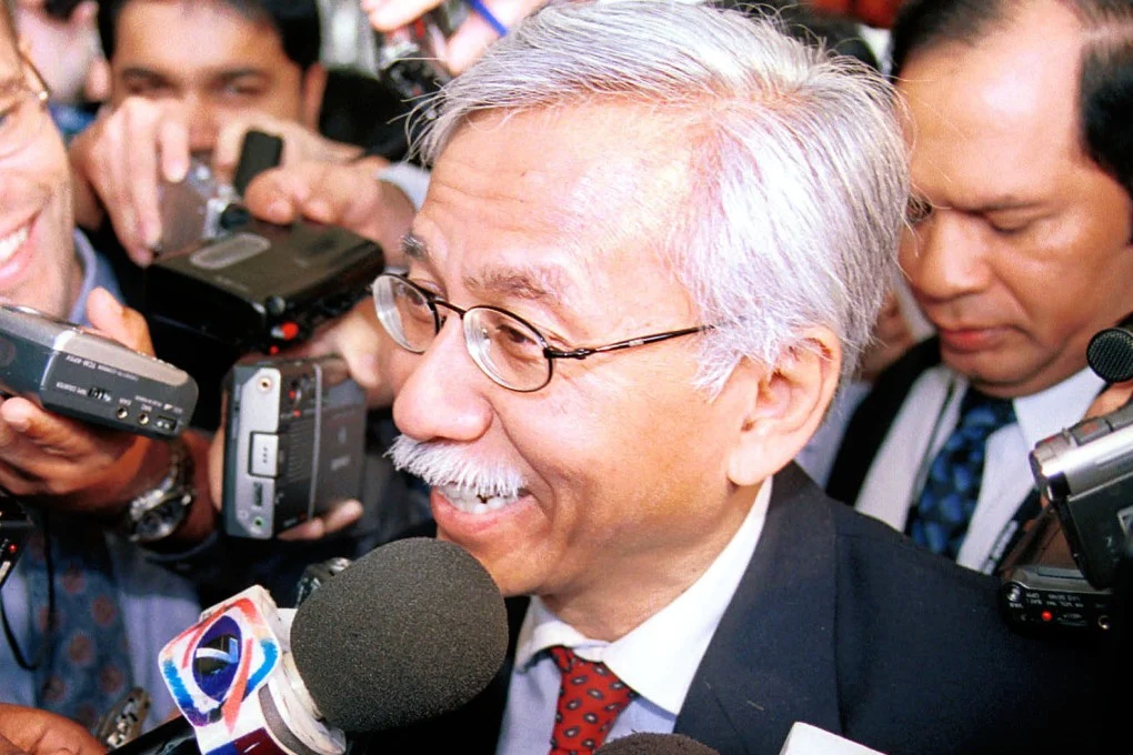 مذكرة اعتقال لنجلي وزير المالية الماليزي السابق في قضايا فساد