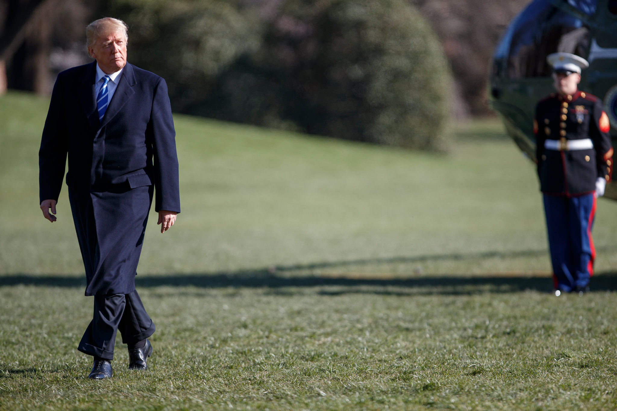 إجلاء ترامب من حفل العشاء الصحفي بعد إطلاق نار