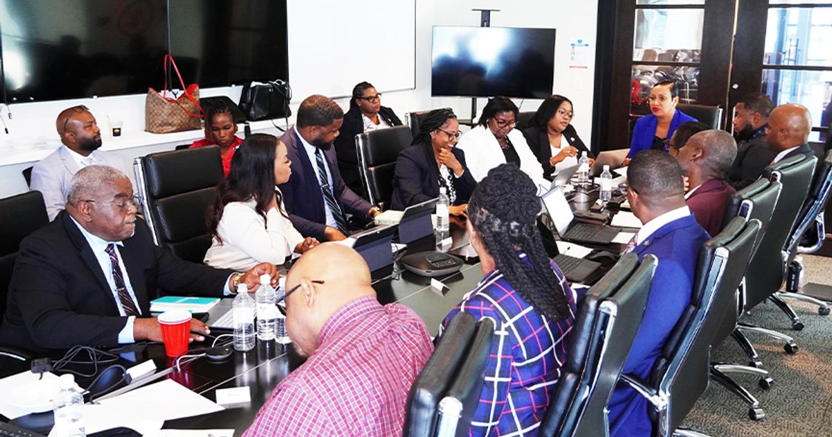 لقاء نائب محافظ الأقصر مع المواطنين لتحسين الخدمات