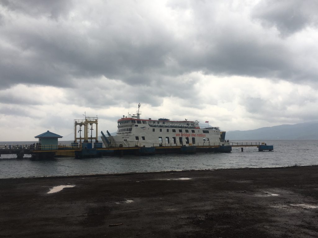 Accueillir des visiteurs à Larantika via un ferry gratuit