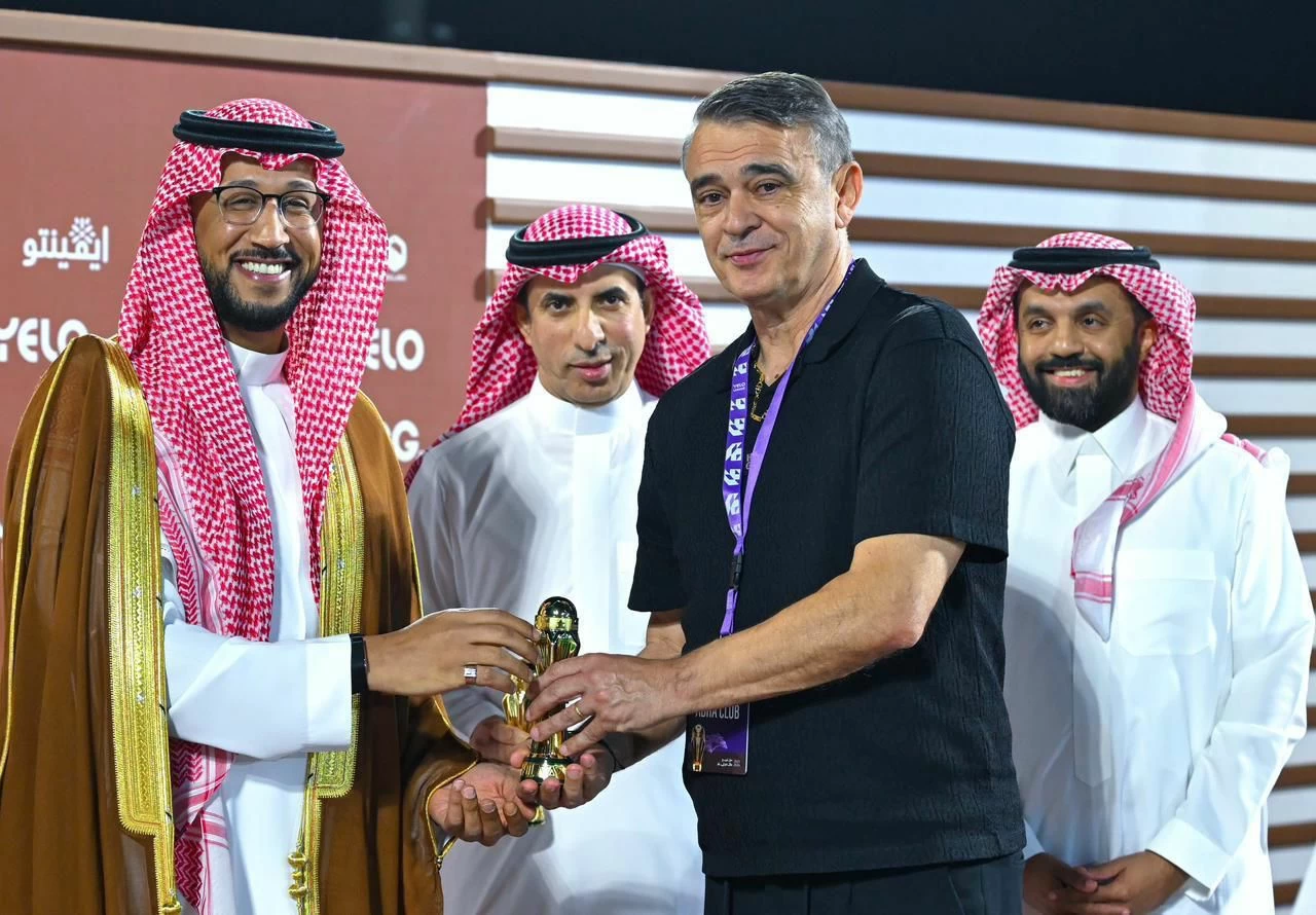 أبها تتوج بكأس دوري يلو بحضور نائب أمير عسير