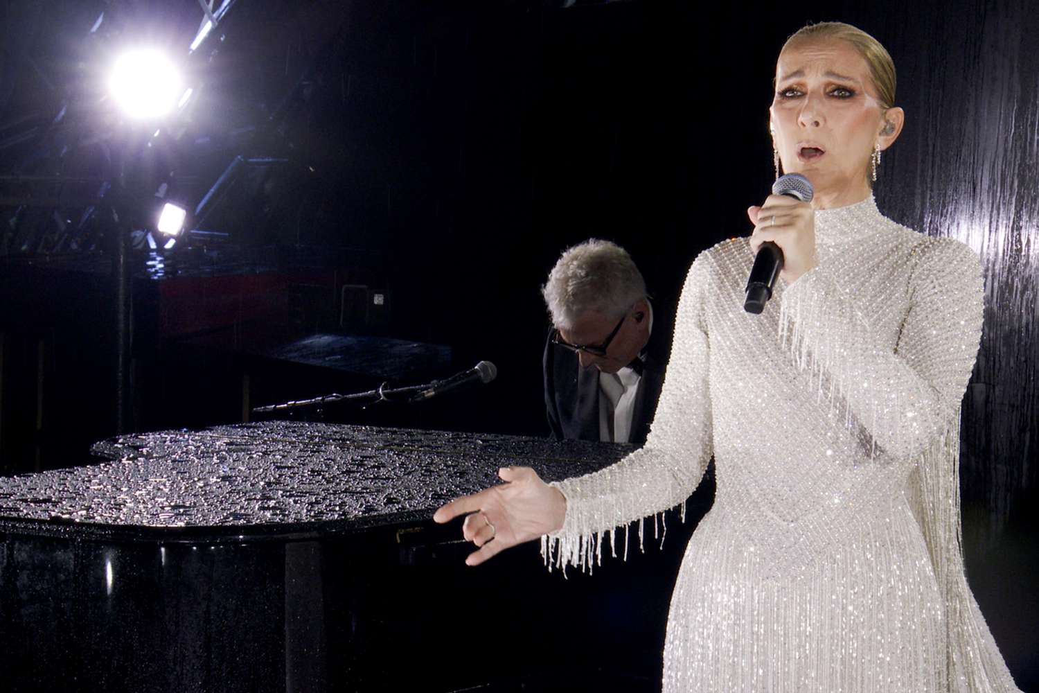 Céline Dion annonce son retour sur scène à Paris