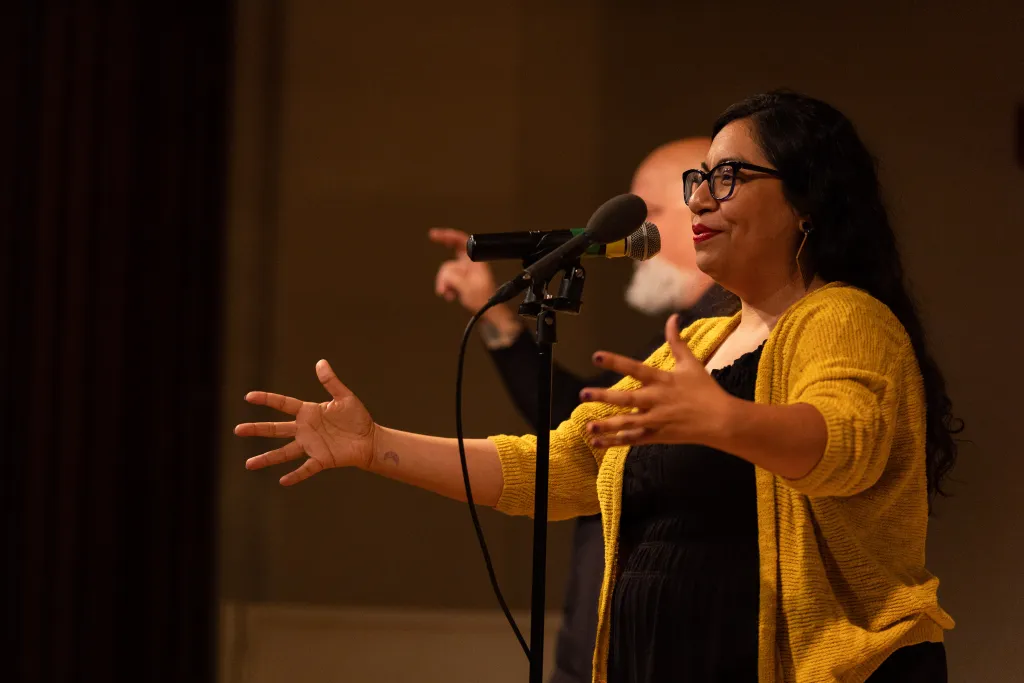 برنامج CINTA لتعزيز مهارات السرد للأمهات في جاكرتا