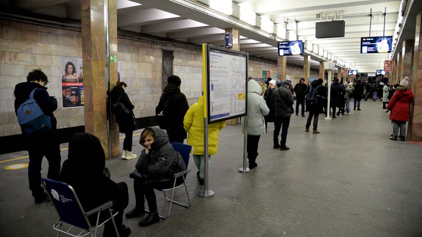 هجوم أوكراني يحاصر عمال في لوغانسك