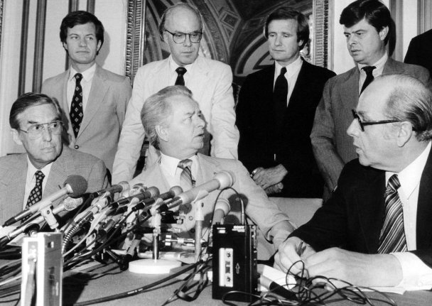 وفاة دونالد ريجلي النائب الأمريكي السابق عن ميشيغان