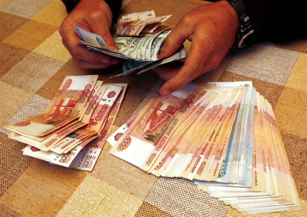 الروبل الروسي يسجل أعلى مستوى في 3 سنوات