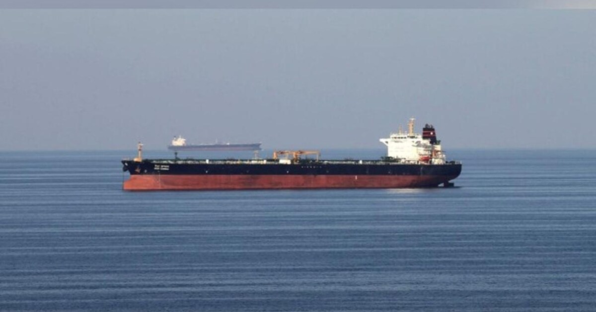 ناقلة أدنوك تعبر مضيق هرمز متجهة إلى الهند