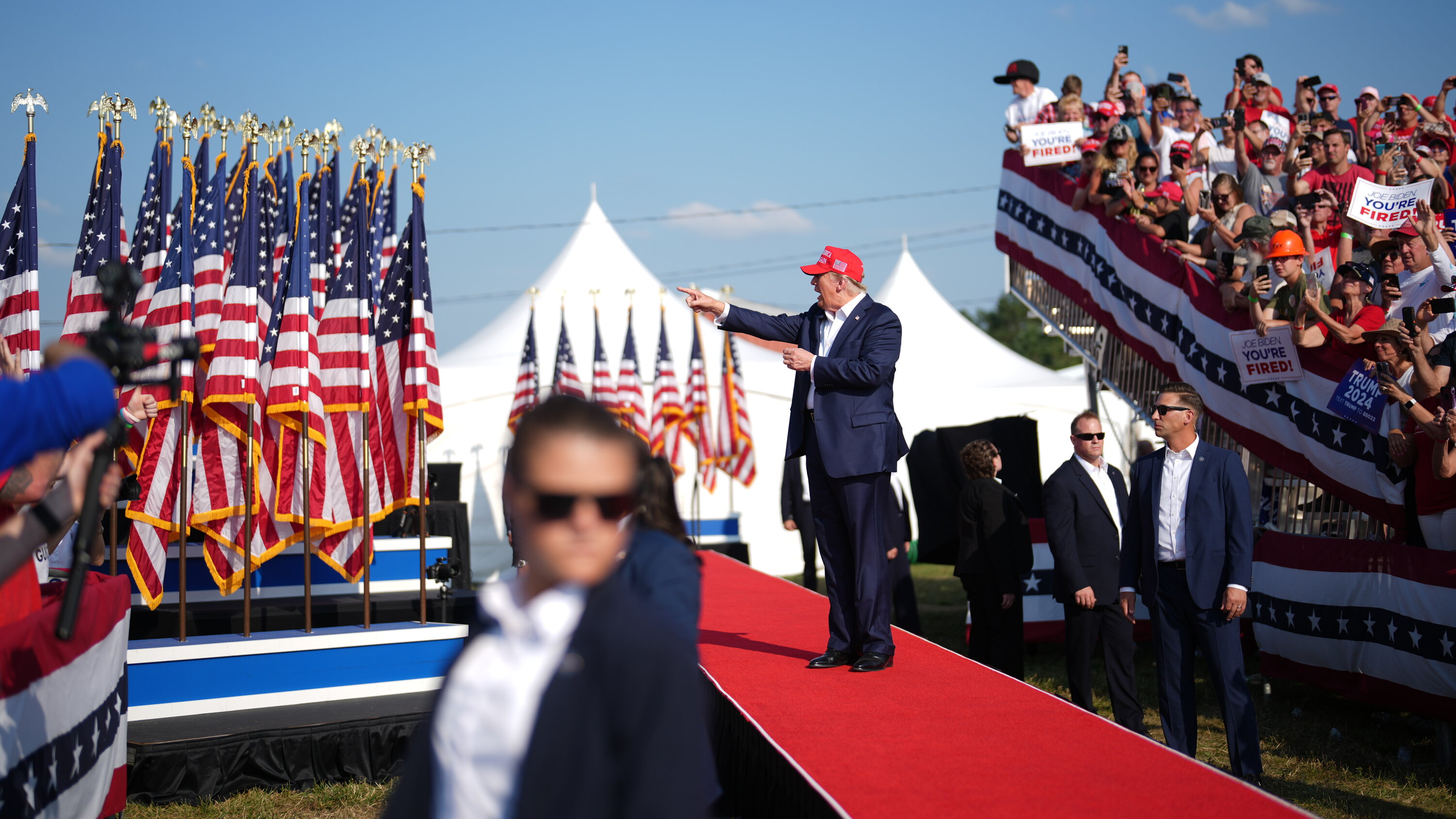 ترامب يشيد بأداء الخدمة السرية بعد حادث إطلاق الرصاص