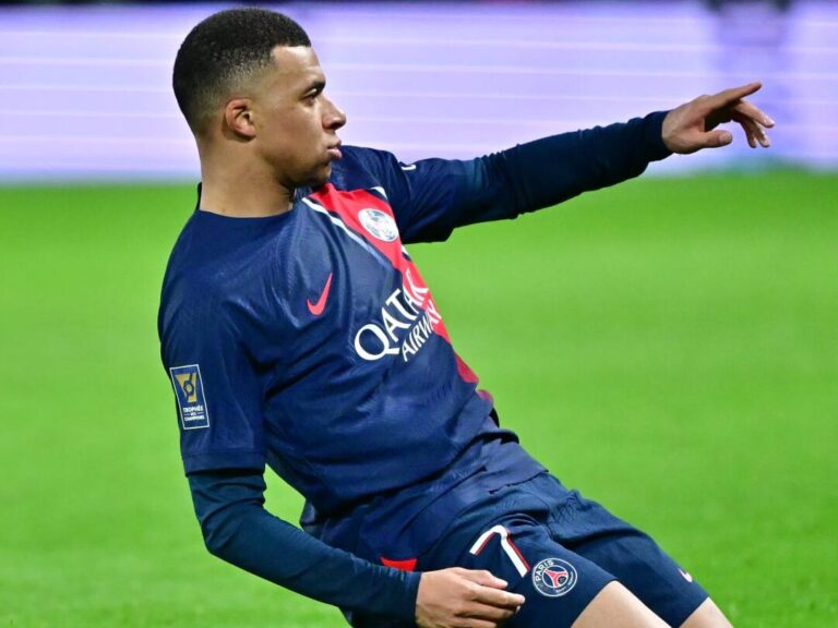 Négociations de Mbappé avec Nike : défis majeurs