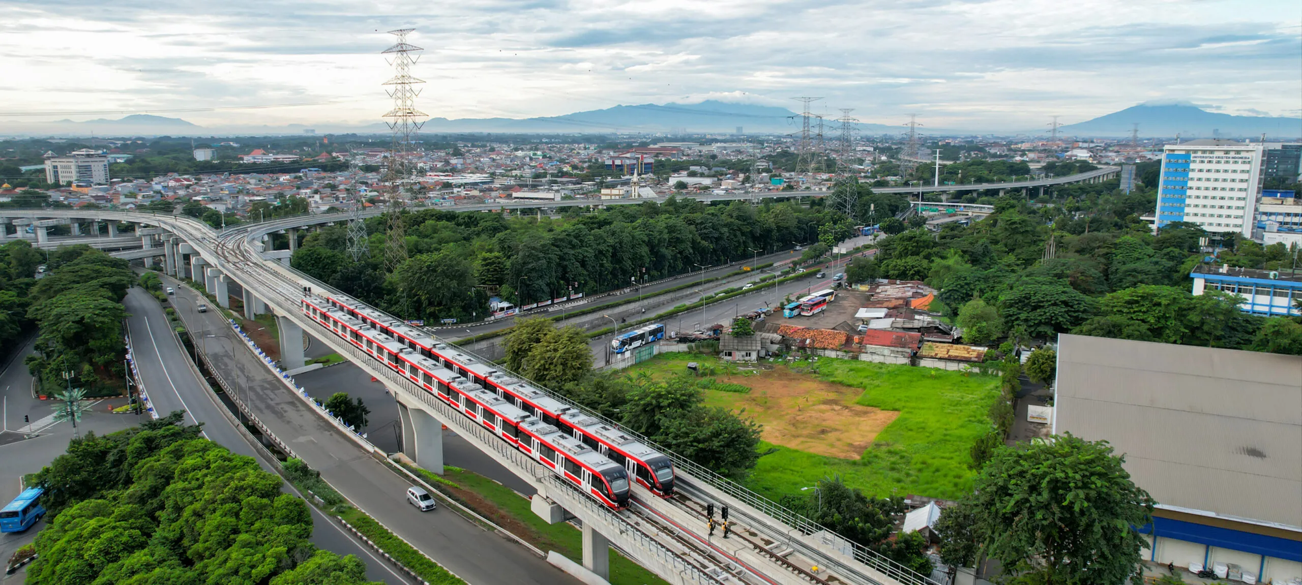 تعزيز النقل العام في إندونيسيا خلال مهرجان IWE 2026