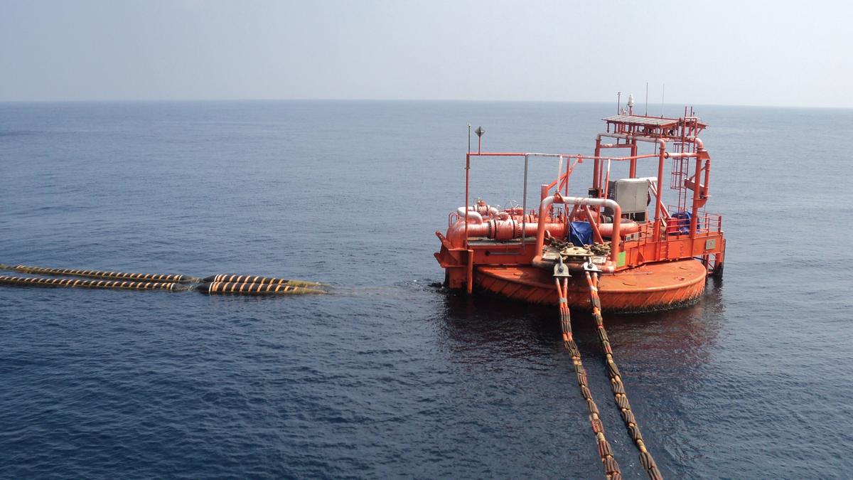 مضيق هرمز: التوترات وتأثيرها على الأمن العالمي