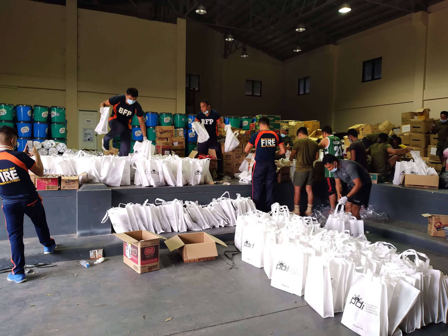 إندونيسيا تسعى لتسريع إعادة تأهيل الأراضي الزراعية المتضررة