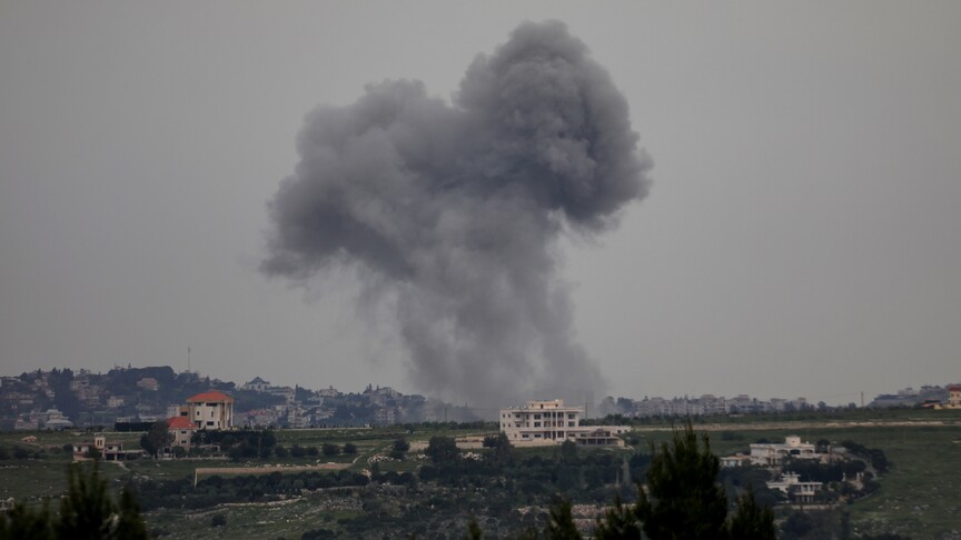 إصابة عناصر الدفاع المدني اللبناني في غارة إسرائيلية