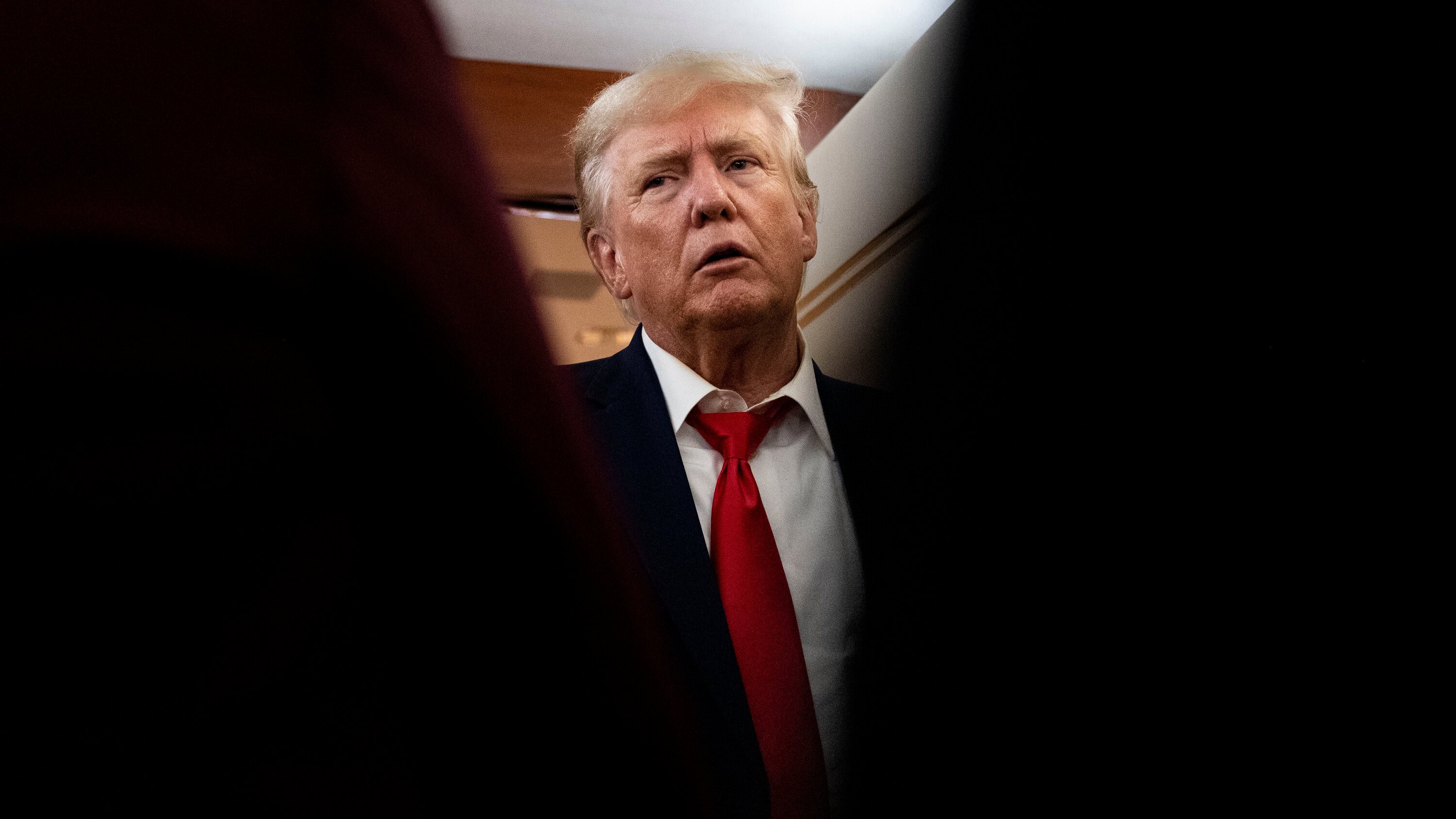 اتهام مسؤول سابق في NIH بسبب سجلات كورونا