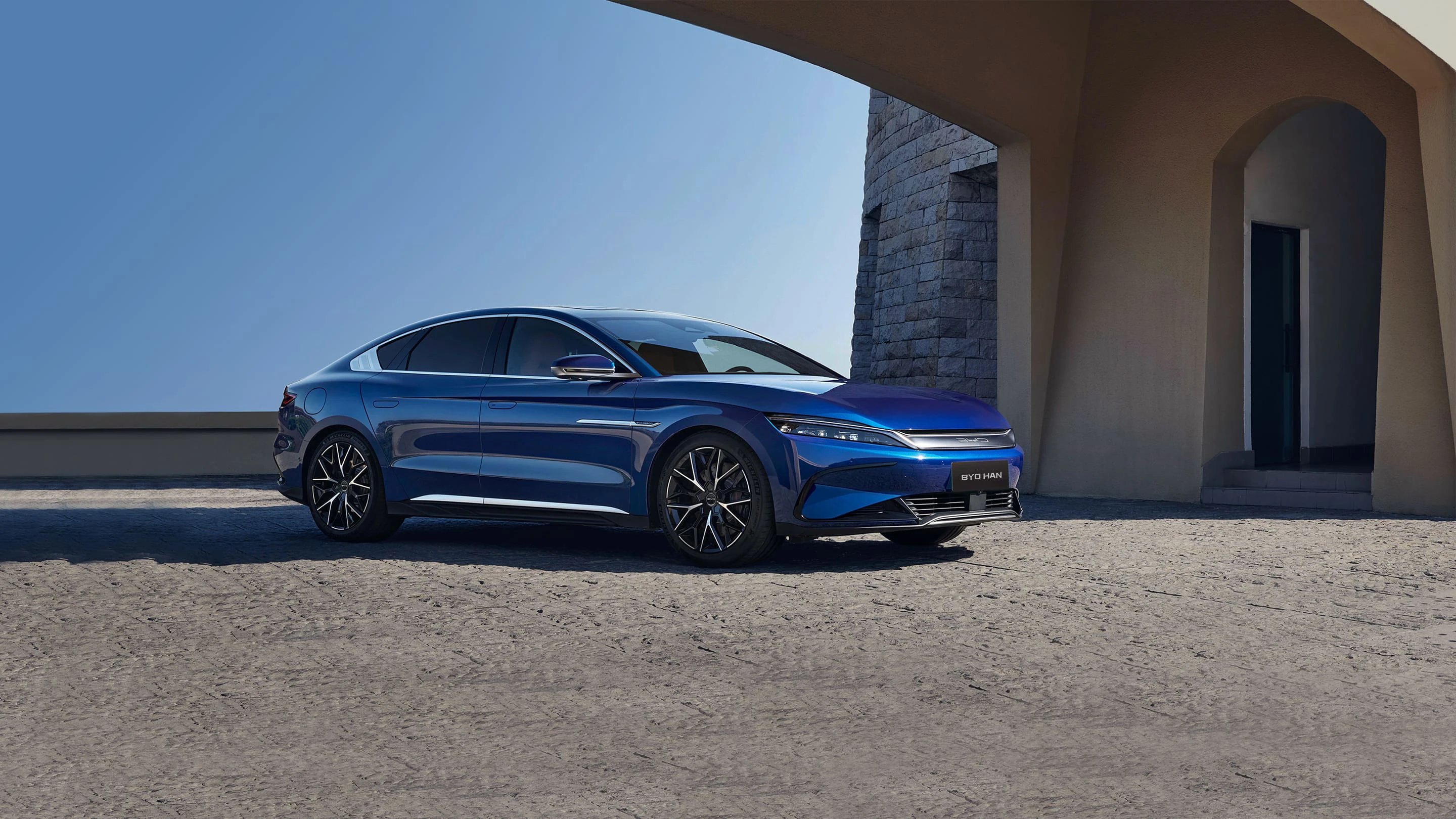 BYD تتحدى المنافسة في سوق السيارات الكهربائية