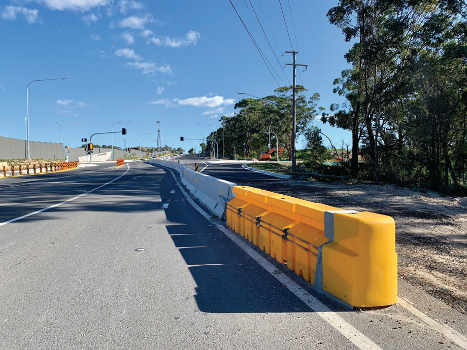 تركيب حواجز خرسانية بشارع المحولات لتحسين المرور