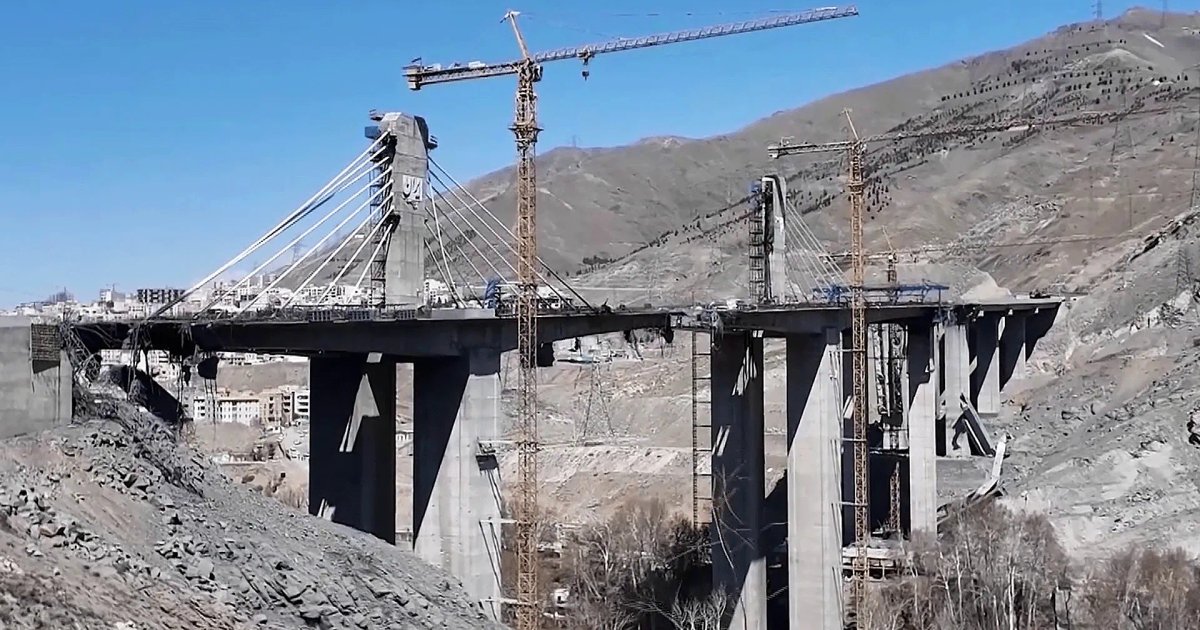 غضب إيراني بعد قصف جسر كرج من قبل القوات الأمريكية