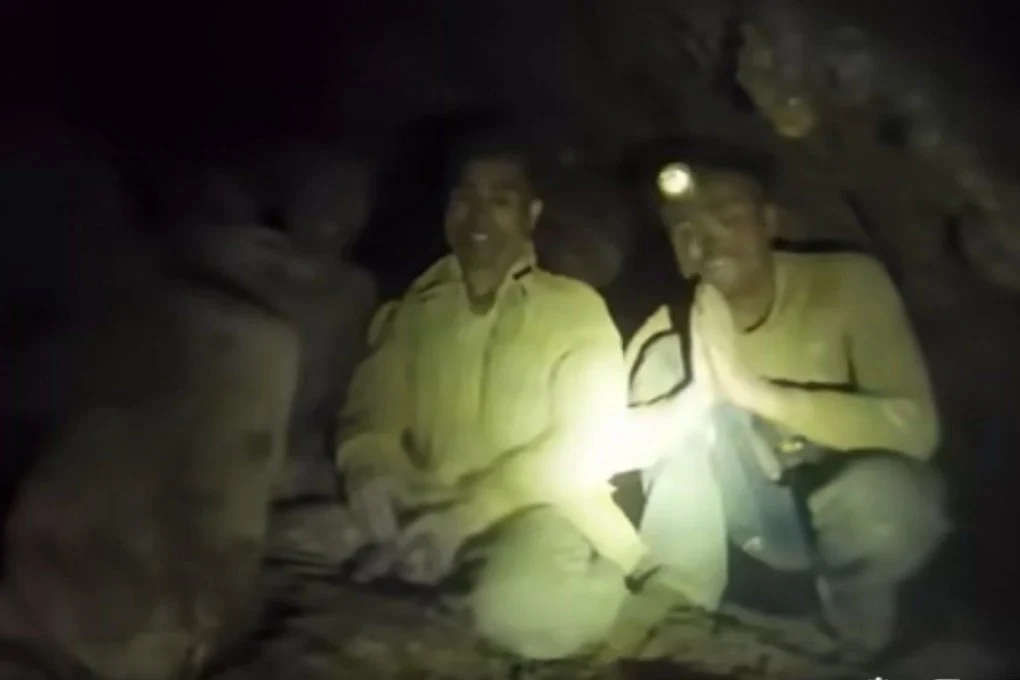 Sauvetage de villageois coincés dans une grotte au Laos