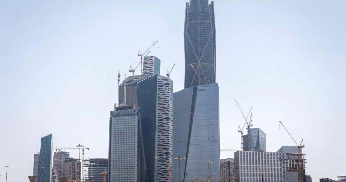 استراتيجية جديدة لصندوق الاستثمارات العامة السعودي حتى 2030