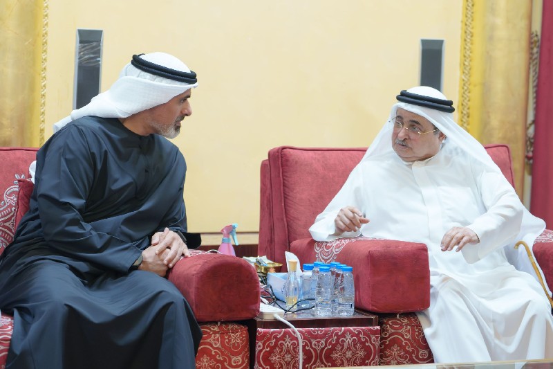 تقديم واجب العزاء في وفاة خالد بن فيصل القاسمي