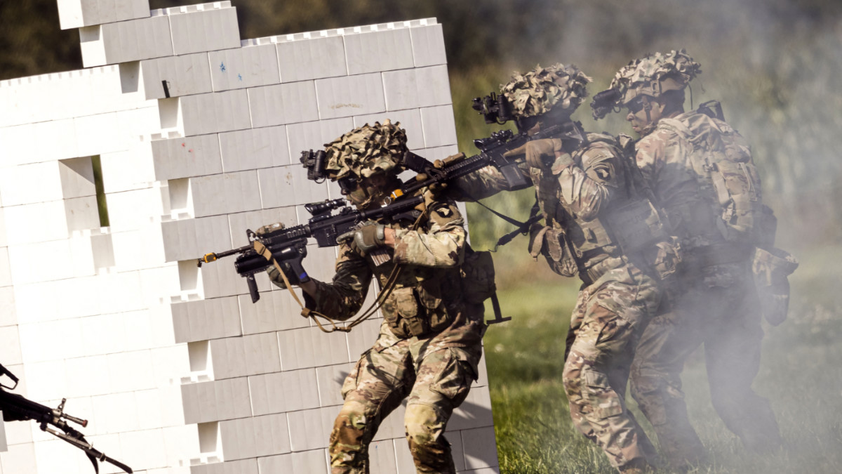 Analyse d'une invasion américaine potentielle des îles iraniennes