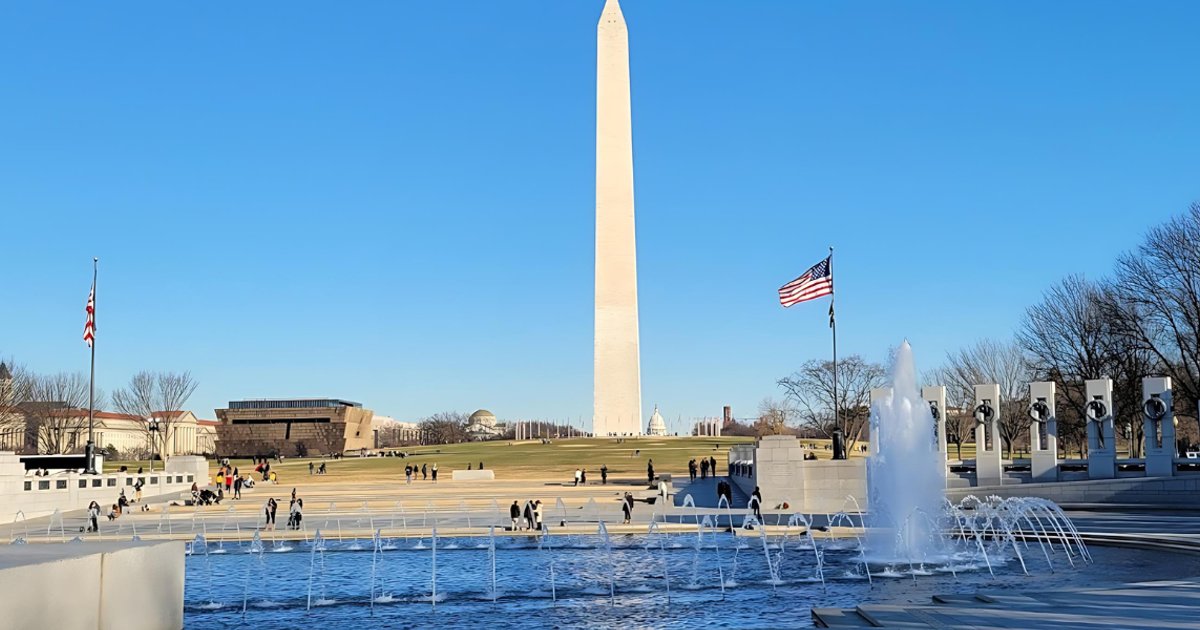 Installation einer goldenen Toilette im National Mall: Trump kritisieren