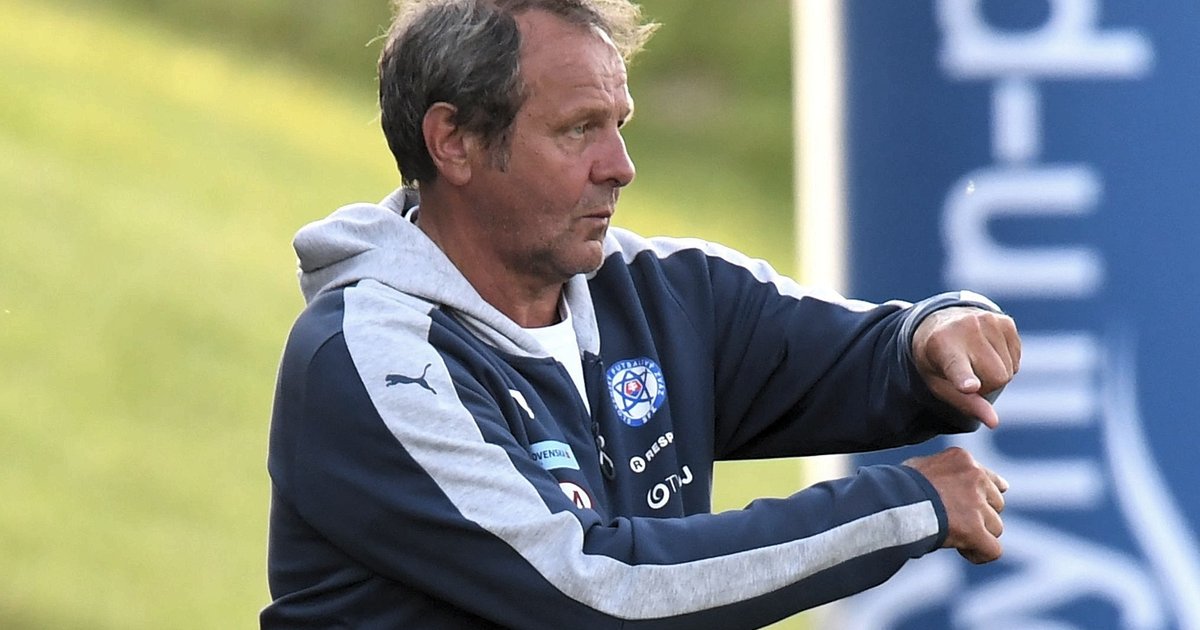 وعكة صحية للمدرب الروماني قبل مباراة سلوفاكيا