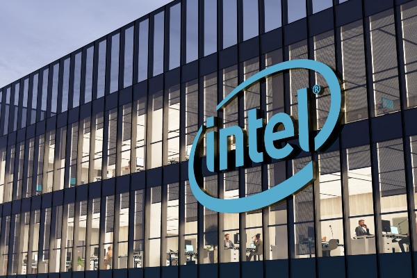 إنتل تبيع سندات لتمويل استحواذ مصنع إيرلندي