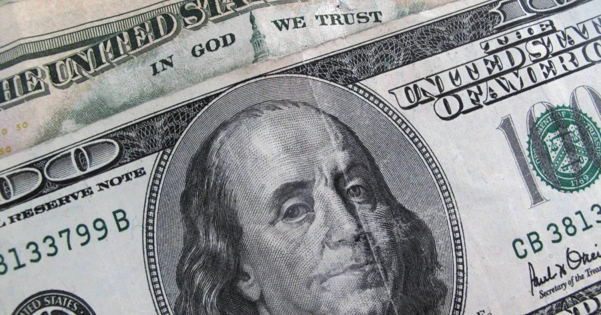 تذبذب الدولار الأمريكي وسط التوترات الجيوسياسية