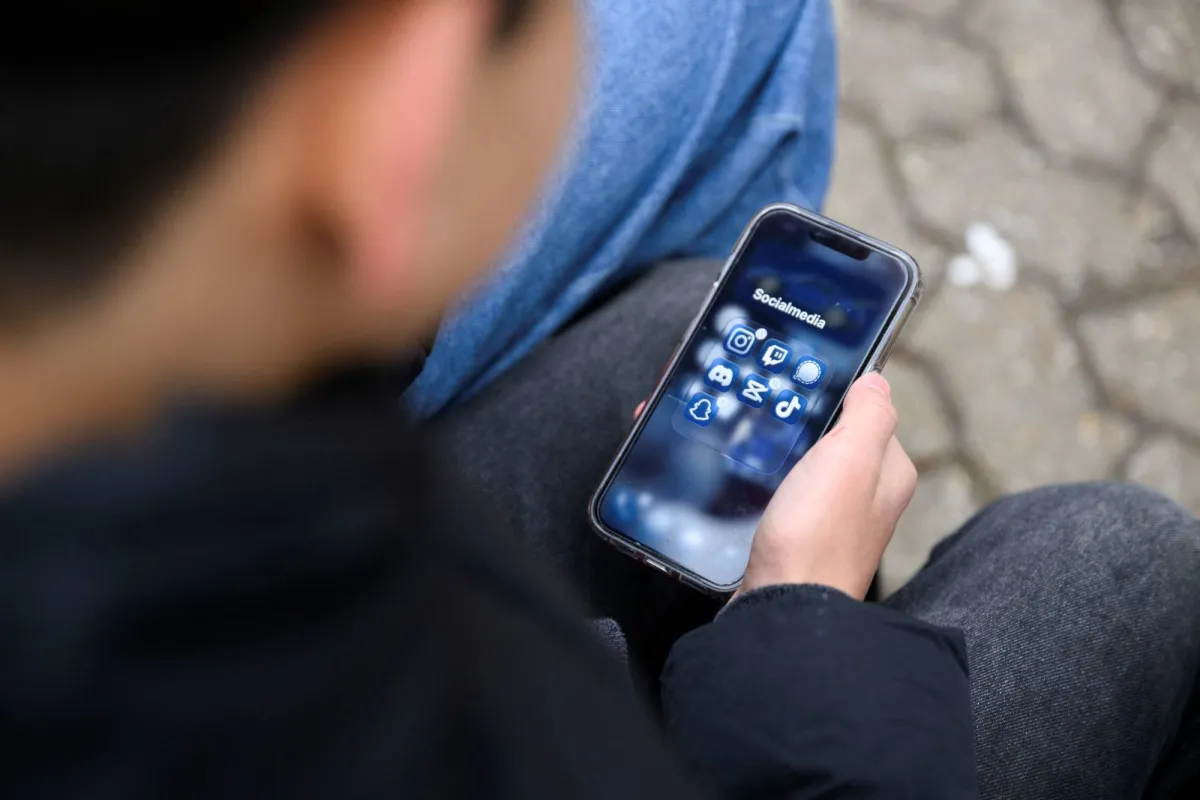 اليونان تحظر استخدام الأطفال لوسائل التواصل الاجتماعي