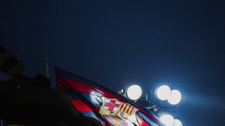 باريس سان جيرمان يقدم عرضاً لضم فرينكي دي يونغ