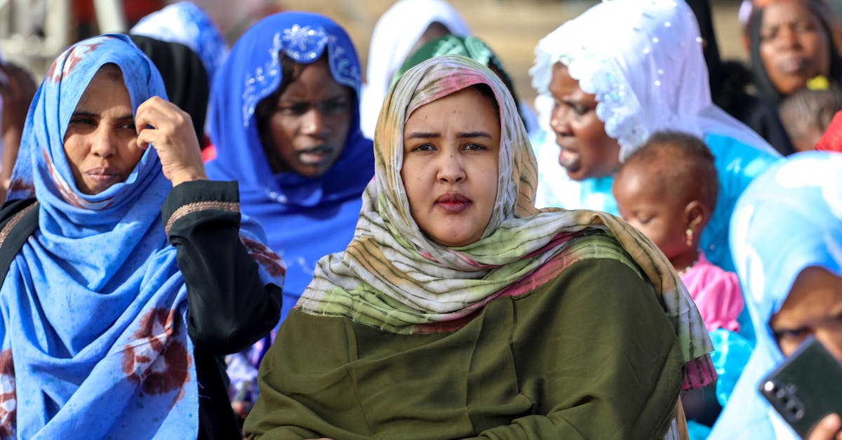 سودانية سبعينية ترافق والدتها التسعينية في الحج