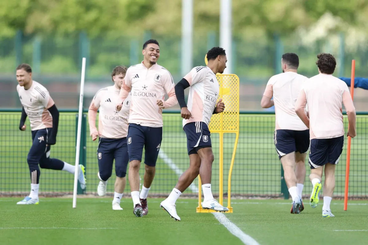 ليفربول وأستون فيلا: صراع التأهل لدوري الأبطال
