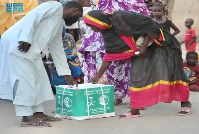 مركز الملك سلمان يقدم 24 ألف وجبة غذائية لأسر غزة