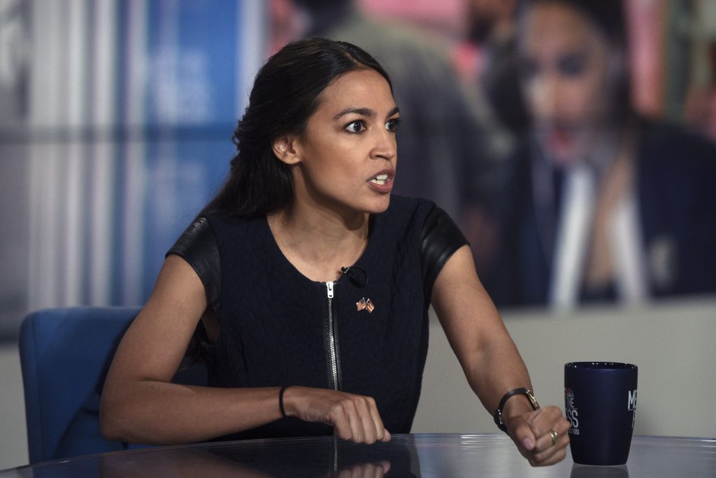 أوكاسيو-كورتيز تدعو إلى إصلاحات جذرية في السياسة الأمريكية